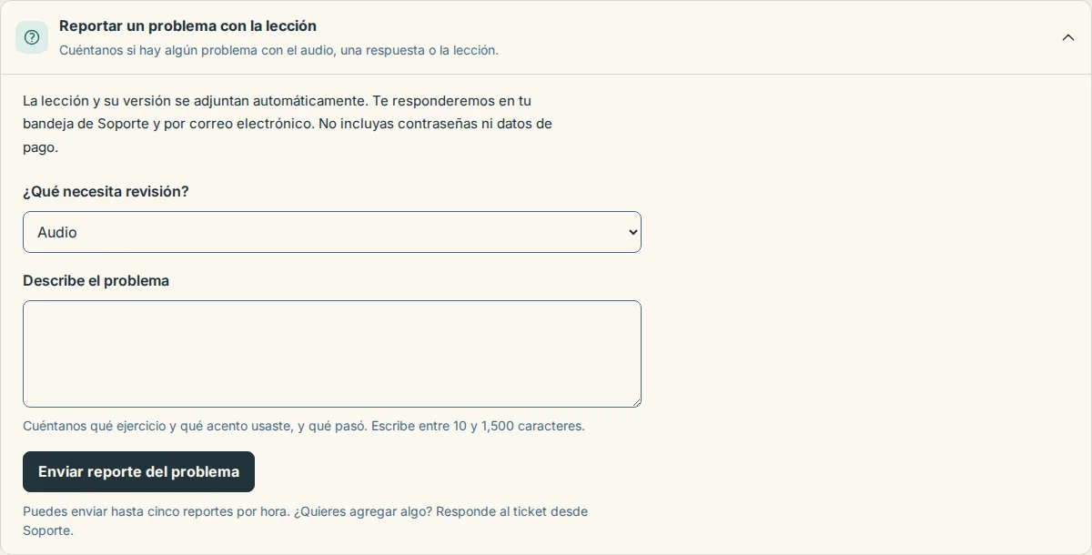 El panel Reportar un problema con la lección abierto debajo de una lección, con el menú ¿Qué necesita revisión? y el cuadro Describe el problema