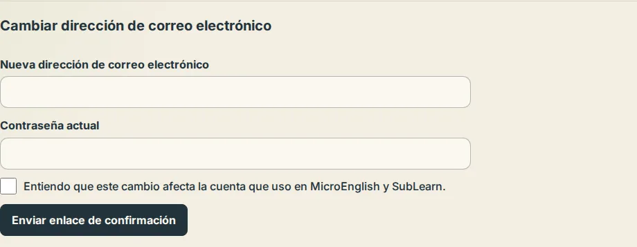 La sección Cambiar correo electrónico en Ajustes con los campos de nueva dirección y contraseña actual