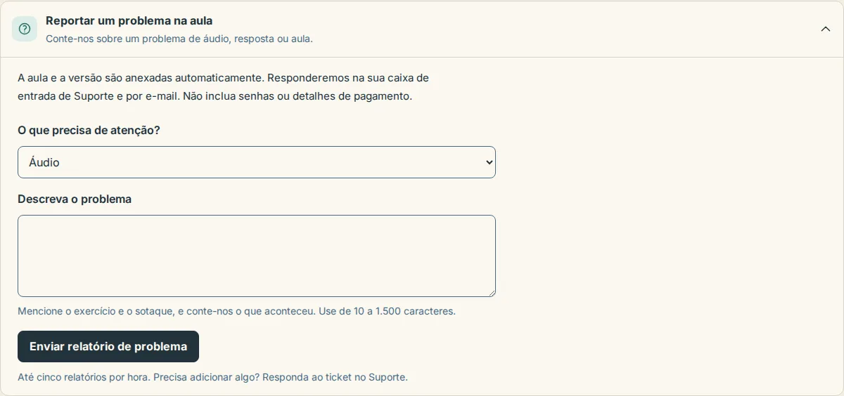 O painel Reportar um problema na aula aberto abaixo de uma aula, com o menu O que precisa de atenção e a caixa Descreva o problema